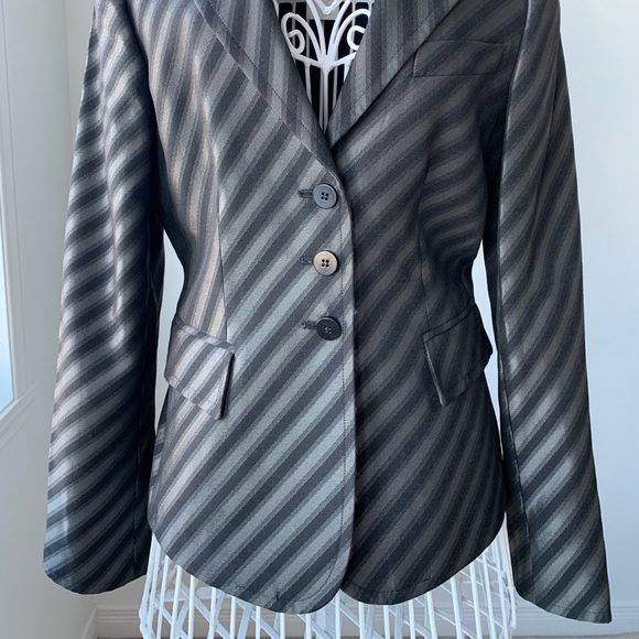 Armani Collezioni Blazer - Picture 2 of 9